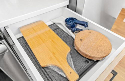 Luxury 1BD Gym Rooftop Street Parking by DT UMN - Foto 21