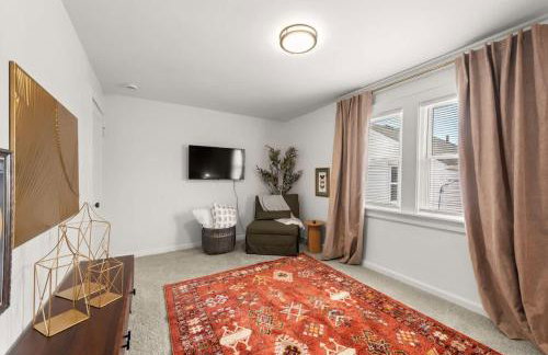 Hot Tub - Game Room - Chic & Spacious - Sleeps 10 - Foto 33