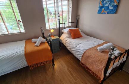 The Kingfisher, by Spires Accommodation a great location for visiting the NEC and Drayton Manor - Foto 16