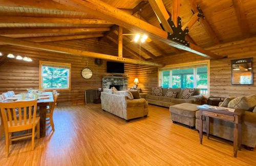 Elkhorn 3 Bedroom 2 Bathroom Log Cabin Sleeps 8 - Lincoln Log Cabin - Foto 8