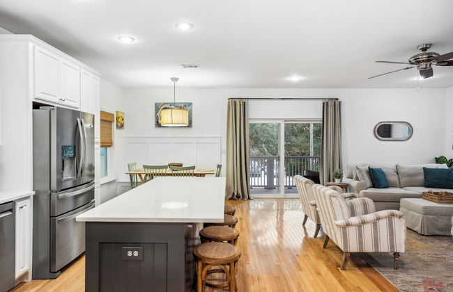 Dolphin Days by Avantstay Pool, 0.2mi to Beach! - Foto 4