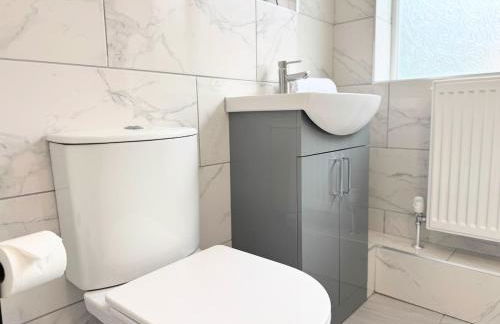 Entire 5 Bed New Home - Southampton Centre - 4BDRM - Foto 35