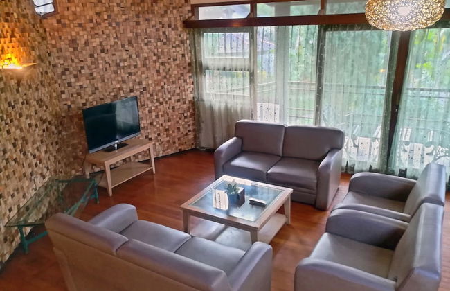 Villa 4-BR Klub Bunga No. 8 Batu Malang - Foto 8