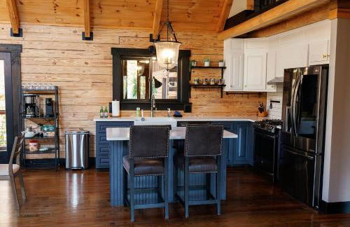 Arch Fun Cabin - Modern Cabin with Hot Tub, Games & Views - Foto 11