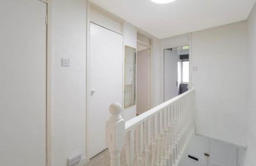 Free Parking - 3 Bedrooms - Sleeps 7 - Airport - Foto 3