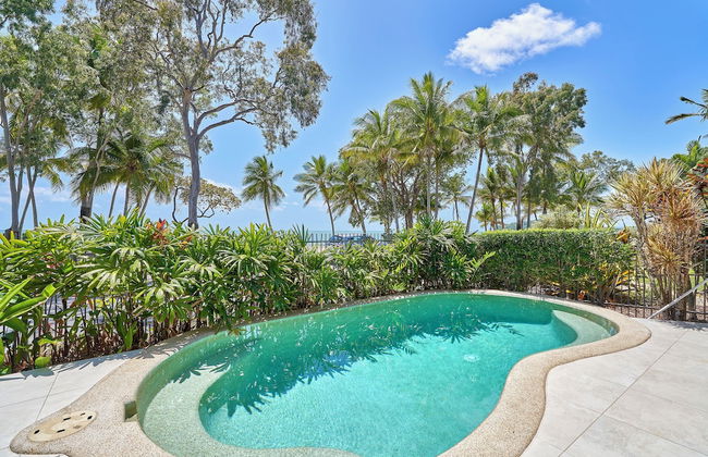 Reeflections Beachfront Holiday House - Photo 26