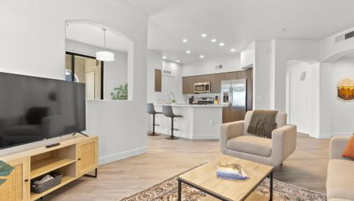 CozySuites Glendale by the stadium with pool 16 - Foto 2