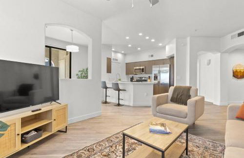 CozySuites Glendale by the stadium with pool 16 - Foto 2