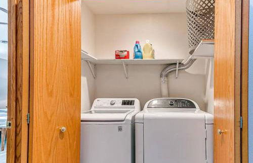 Parkside Getaway- Spacious Six Bedroom Home for Families & Friends - Foto 40