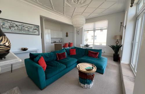 Stunning 2 Bed Apartment with Sea Views - Foto 1