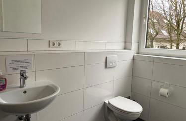 Case Four Boardinghouse mit Parkplatz, Küche, Waschmaschine und Trockner - Photo 7