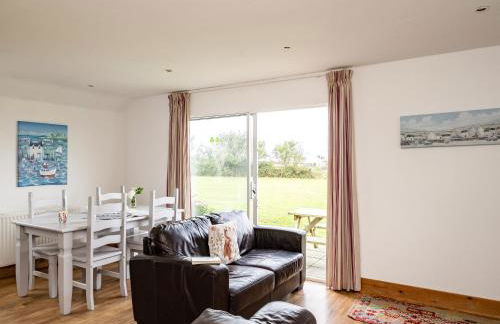 Dolphin Lodge - Photo 10