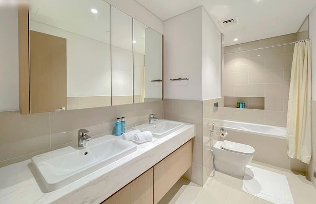 Lavish Living Along the Dubai Creek - Photo 18