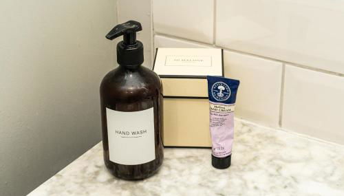 Central Stamford Apartment with private parking - Foto 2