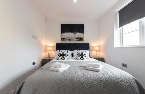 Elegant Apartments in Staines l Free Onsite Parking - Foto 17