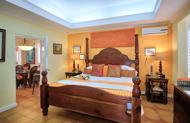 Dreamin Villa - 3 B R Beachfront w Staff - Photo 32