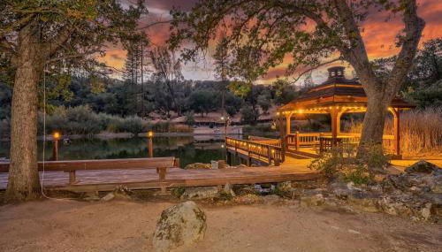 Oak Pond Retreat Stocked pond/pool table/BBQ Grill/EV Charger - Foto 2