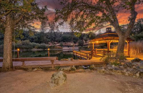 Oak Pond Retreat Stocked pond/pool table/BBQ Grill/EV Charger - Foto 2