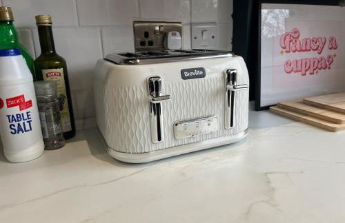 A Modern Classic 2 bed apartment by Graves Park - Foto 31