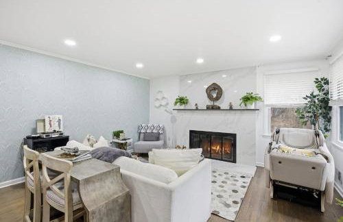 Stylish Hot Tub Retreat with Ping Pong home - Foto 24