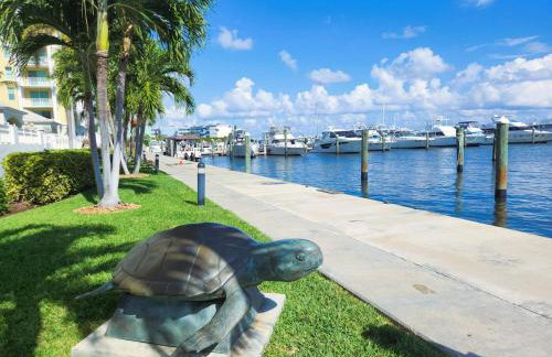 Turnkey Tranquility with Marina & Intercoastal views - Foto 28