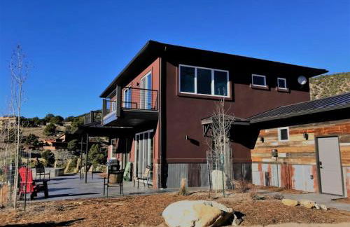 Barnwood Chateau with 2 Master Suites Hot Tub - Foto 3