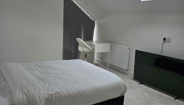 8 Bedroom House Sleeps 20 - Private Garden - Foto 2