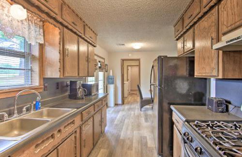 Quiet Clayton Home with Mountain Views 4 Mi to Lake! - Foto 9