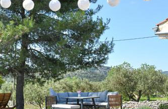 Dalmatian Countryside Home - Heated Pool & Jacuzzi - Photo 6