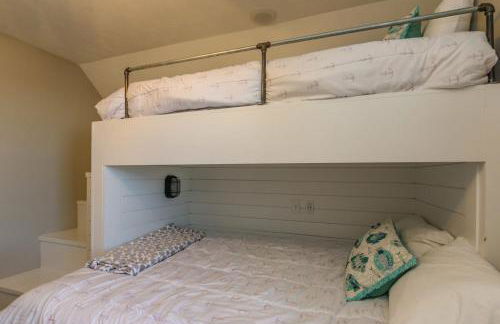 House #04 - Happy Camper-(No Pets) -Private Pier - Photo 17