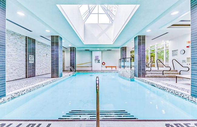 Lake View Luxury Condo by Elite Suites - Photo 14