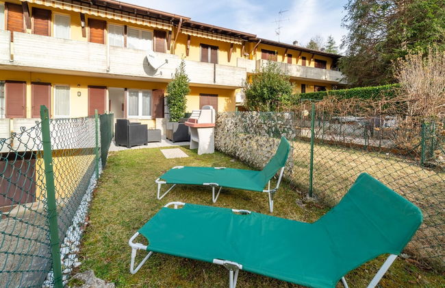 Scarlet Apartment with Garden - Photo 27