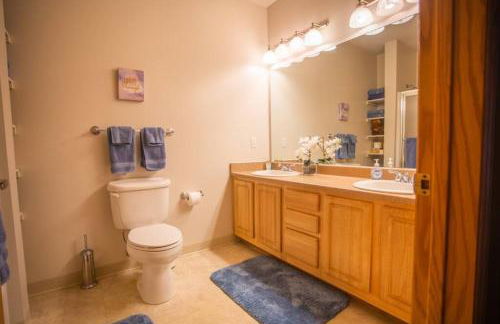 BEAUTIFUL COZY CONDO with POOLS/GYM-SELF CHECK-IN - Foto 29