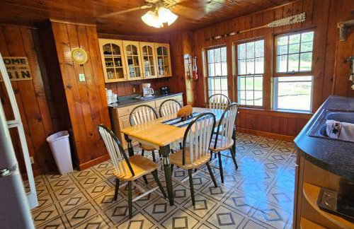 Cozy Cabin Retreat - Sleeps 8 - 1 Hr from STL - Foto 5
