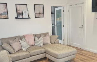 2 Bed cottage-Sleeps 4-Private Garden-Parking - Foto 8