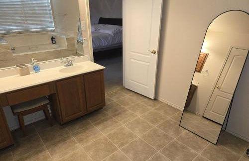 Dallas Lakeside Bliss Stay - Private Pool, Air hockey and High speed internet - Foto 14