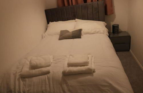 Entire -4 Bedrooms Detached House with Driveway - Foto 20