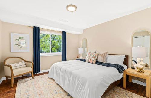 New! Cozy Upper 1BR Flat near Downtown Roseville - Foto 1