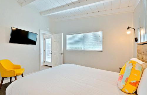 Shores Perfection - Spa, AC, Pet Friendly, Parking, Fire Pit & Massive Private Yard! - Foto 77