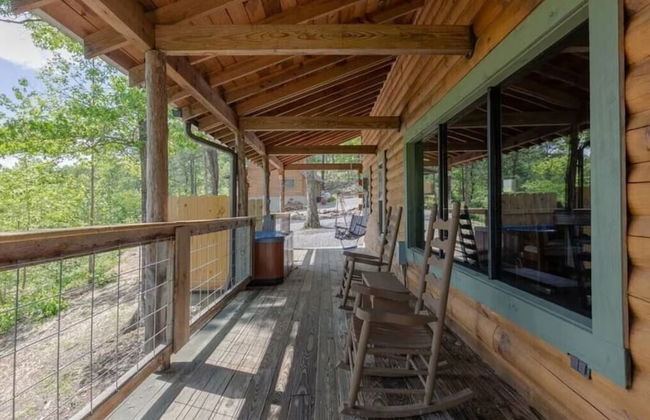 Evie's Mountain Castle 2 Bedroom Cabin by RedAwning - Foto 16