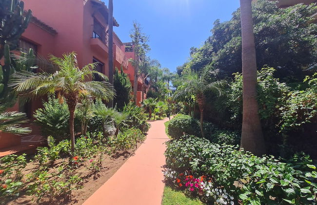 Luxury 2-bed Apartment Elviria - Pool, Sauna & gym - Foto 25