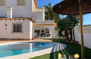 Casa Laura by Sun & Sea Homes - Photo 1