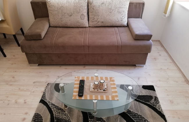 M & J Central Suites - Photo 4