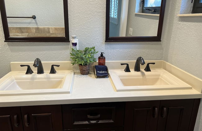 Stunning 3-bed House in Hollywood With hot tub - Photo 3