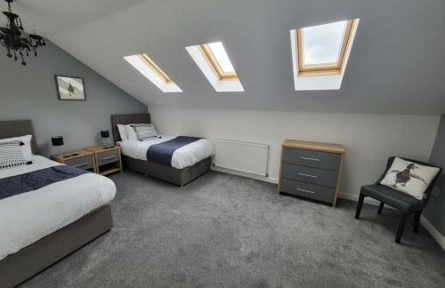 4 Bedroom Home - Sleeps 7 Pet Friendly & Parking - Foto 4