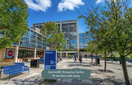 Detached House - Prime Location - Free Parking, Fast Wifi and Smart TVs with Sky TV and Netflix by Yoko Property - Foto 38