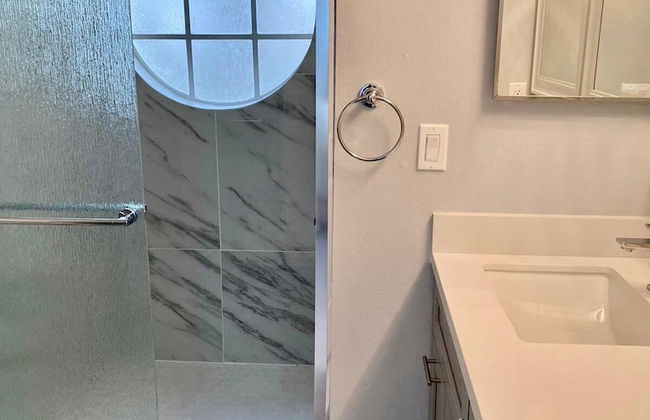 Three Bedroom Apartment #2 -- 5009 LBC -- Vusa Three Bedroom Condo Apartment - Foto 13