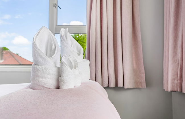 Inner City Retreat - WiFi - Netflix - Photo 6