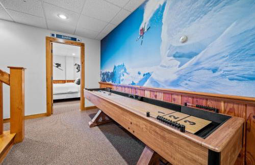 Walk to Village! Stunning timber chalet! Hot-Tub, Bonfire & more! - Foto 24