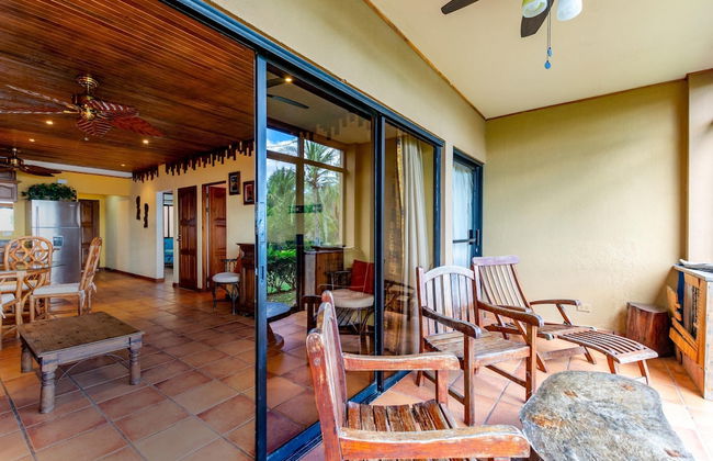 Beachfront Condo with Warm, Rustic Interiors & Direct Access to Playa Flamingo - Photo 27